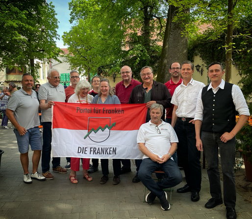 Die Partei für Franken im Biergarten der Brauerei Kraus in Hirschaid